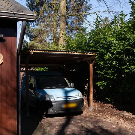 Knus Boshuisje Onder De Eiken Vakantiehuis
